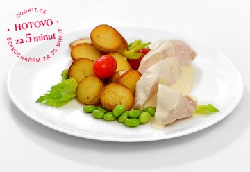 Kureci_prsa_syrova_omacka_ mini_brambory_G00697_produkt_EXPRES_WEB_2025_01